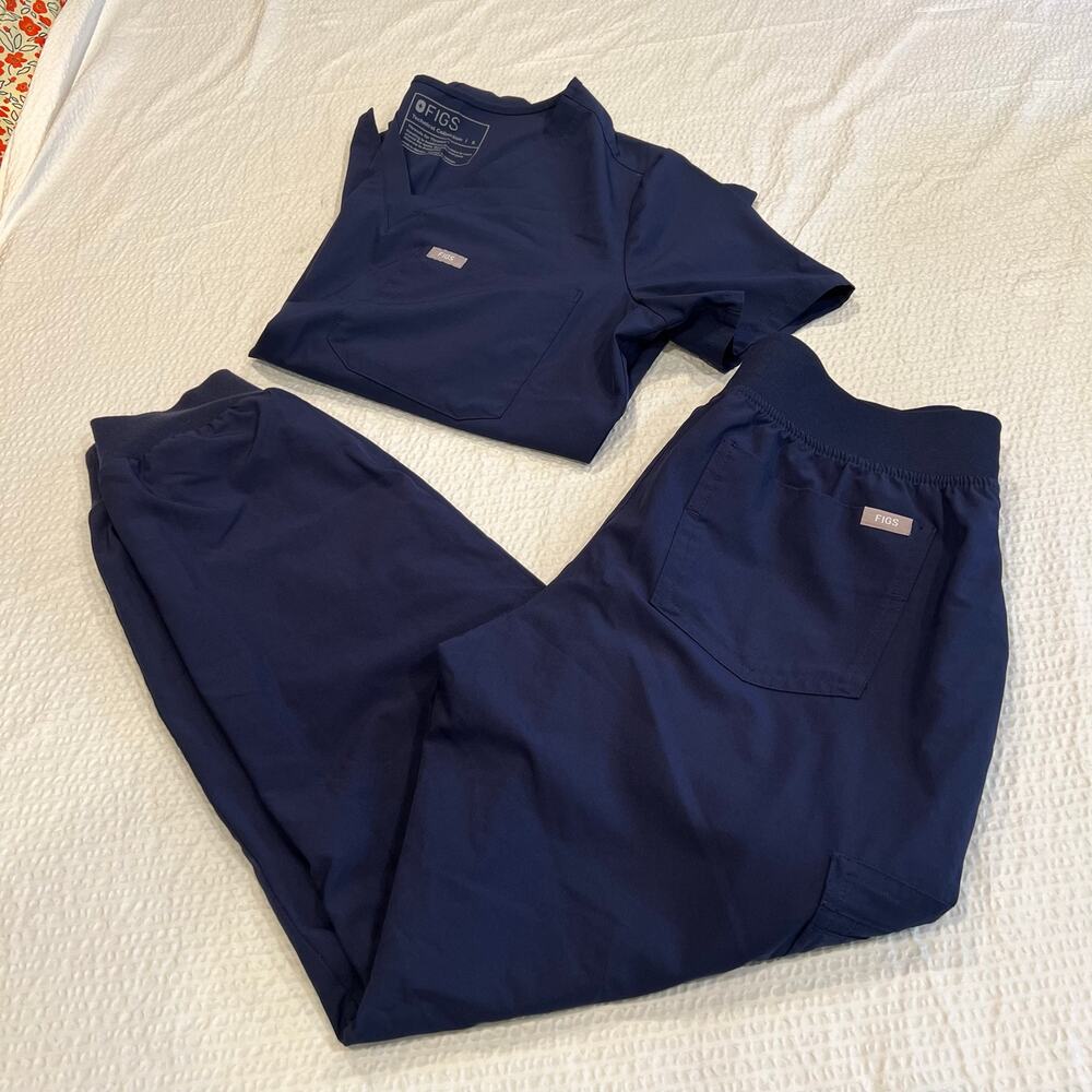 Figs navy blue scrubs set top and pants size Small women